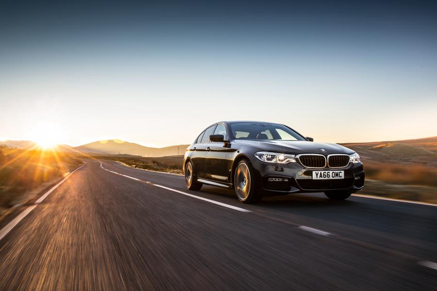 BMW 530i xDrive Sedan M Sport 2017 года  (UK) (фото 14 из 23)